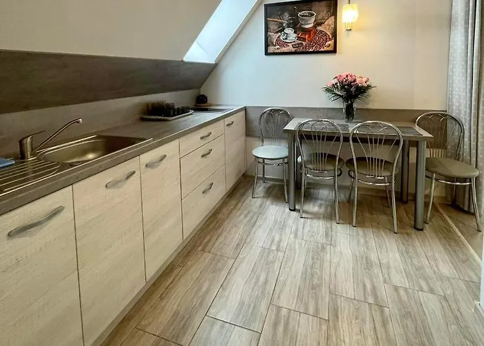 Goscinne Nowa Gran בית אירוח *