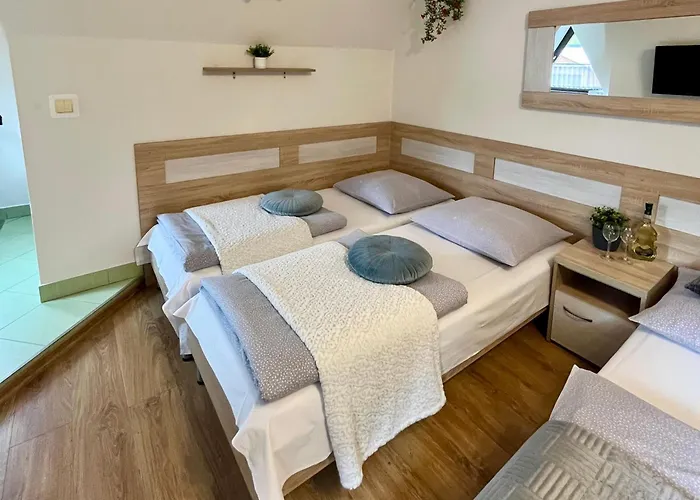 Goscinne Nowa Gran בית אירוח *